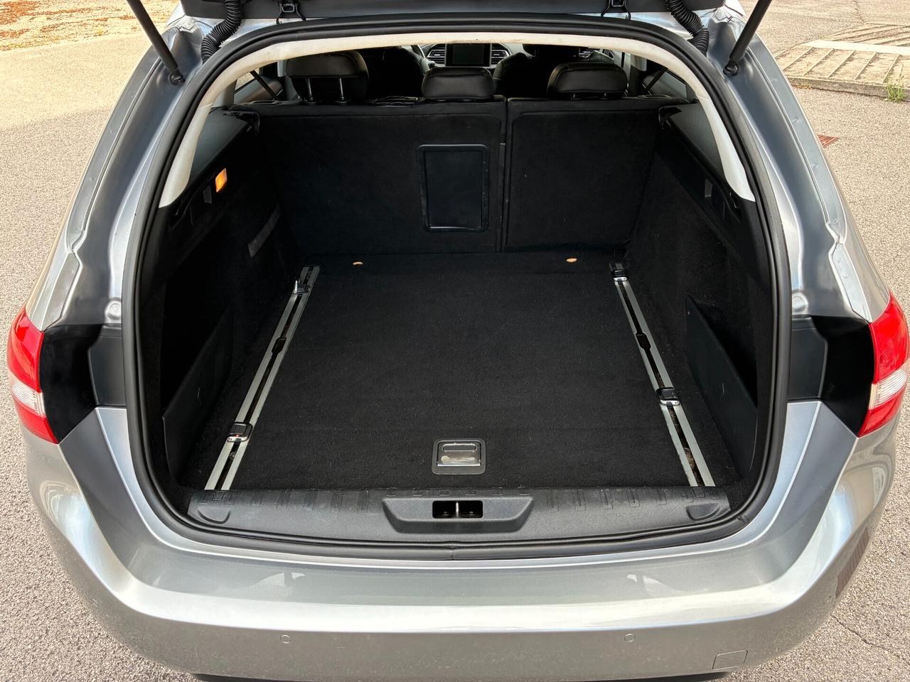 Peugeot 308 BlueHDi 150 S&S SW Allure