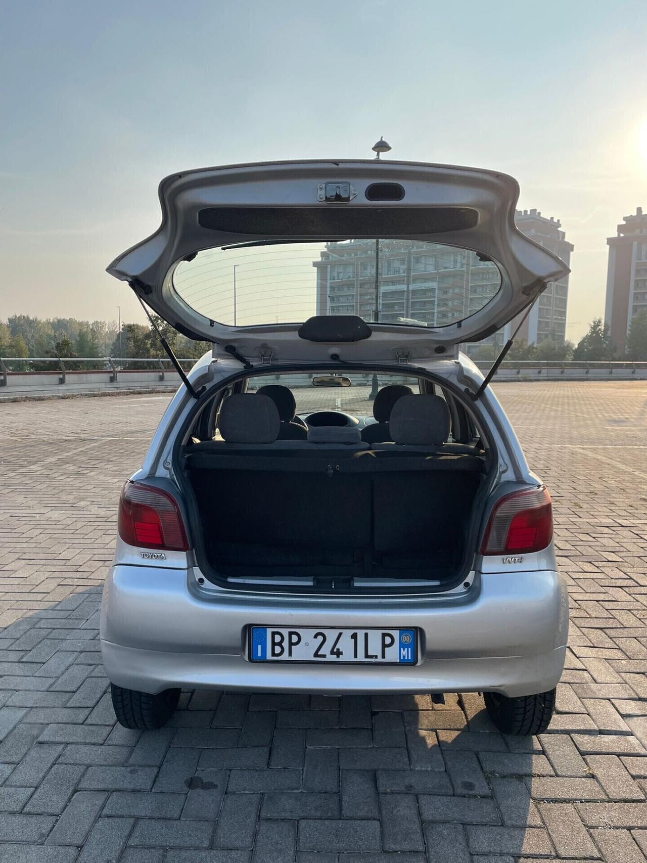 Toyota Yaris 1.0i 16V cat 5 porte Sol