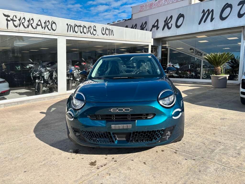 Fiat 600 Hybrid 110 CV DCT MHEV KM 0 IVA ESPOSTA Tua a solo 209 Euro al mese