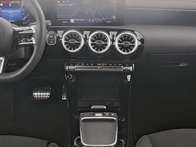 MERCEDES-BENZ CLA 200 Automatic Shooting Brake AMG Line Premium