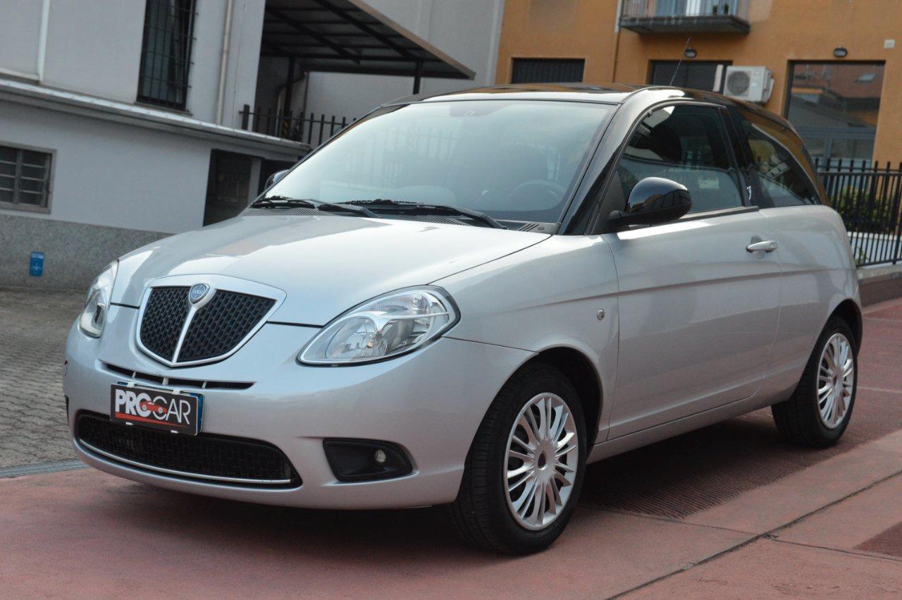 Lancia Ypsilon 3 Porte Ypsilon 1.2 8v New Oro (oro)