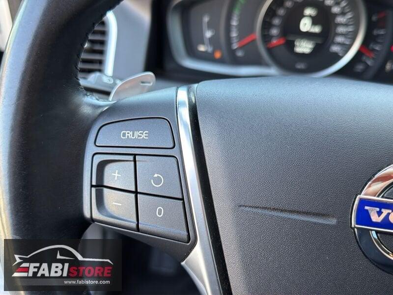 Volvo XC60 2.4 D4 181 Cv Automatic AWD Momentum - Navi, Cruise, Sensori ecc