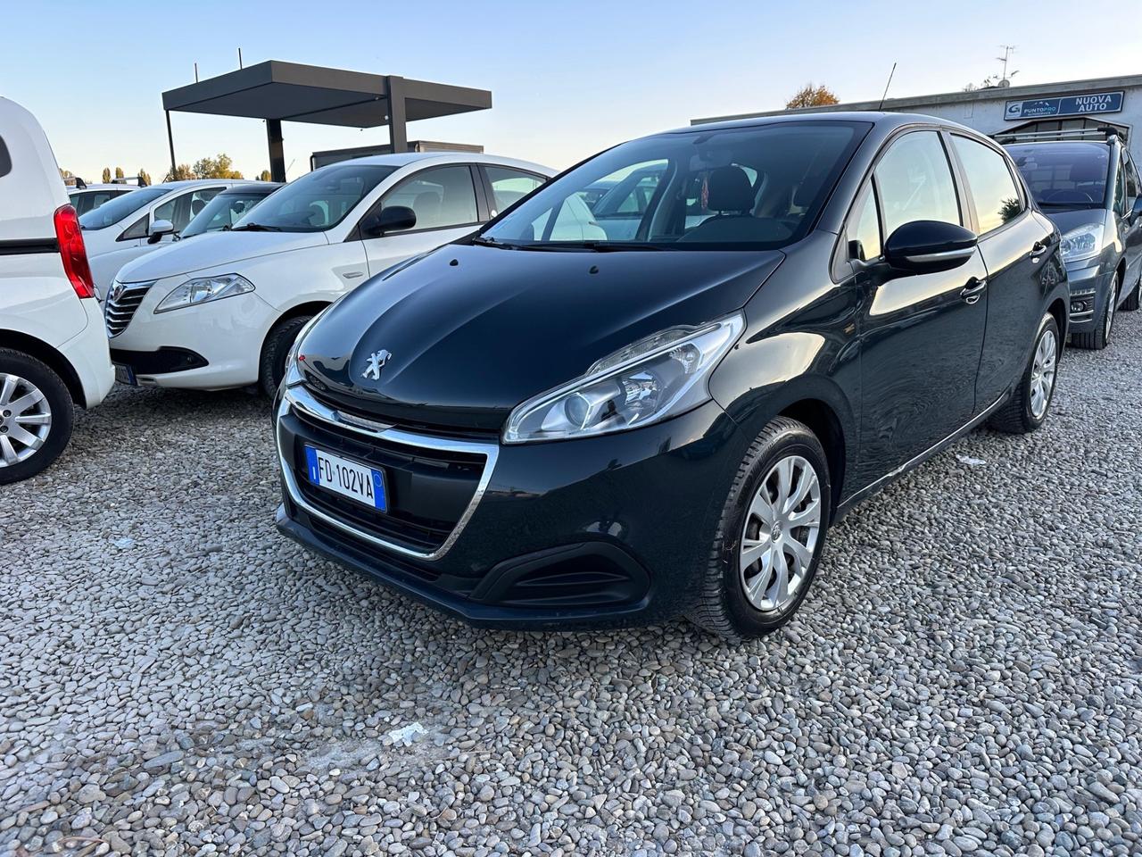 Peugeot 208 PureTech 82 5 porte Allure Neopatentati
