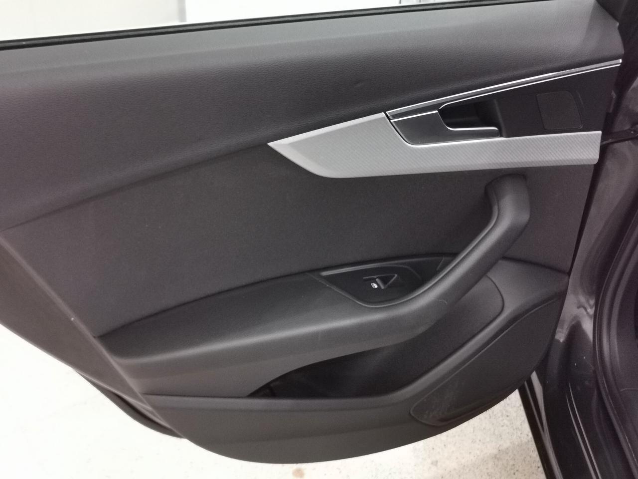Audi A4 40 TFSI S tronic Business Sport