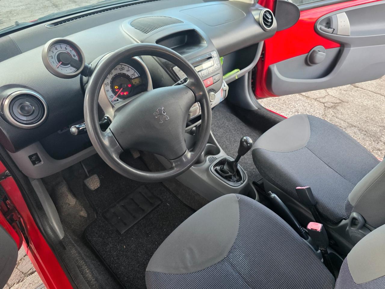 Peugeot 107 1.0 68CV 3p. Sweet Years con 190.000km