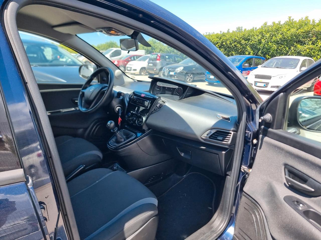 Lancia Ypsilon 1.2 69 CV 5 porte Silver KM 64000