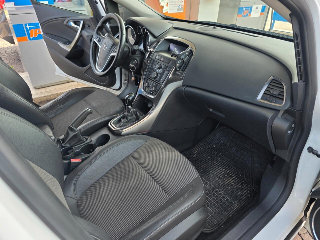 Opel Astra 1.7 CDTI 110CV 5 porte Cosmo con 276.000km Neopatentati ok