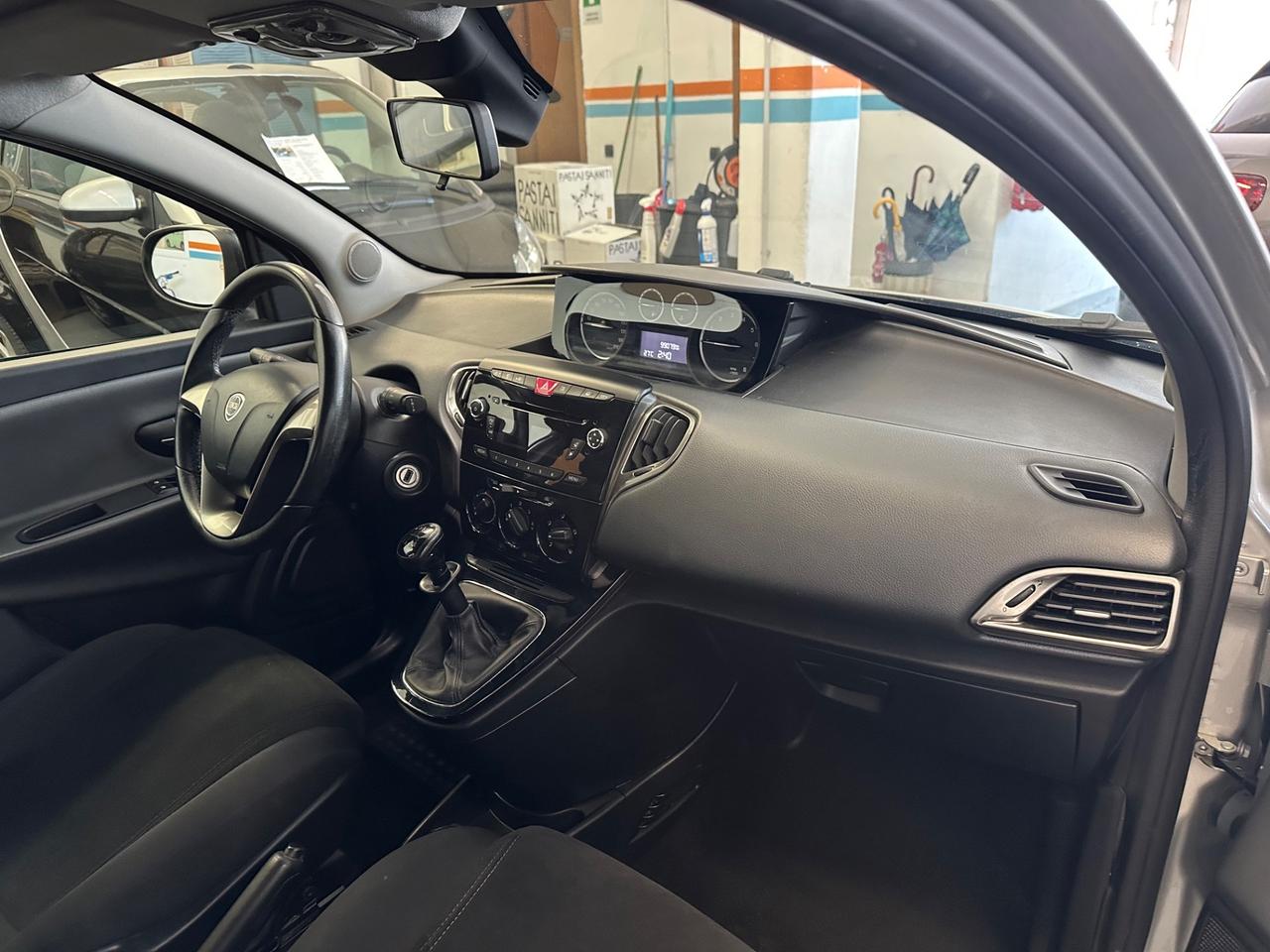 Lancia Ypsilon 1.2 69 CV 5 porte Gold