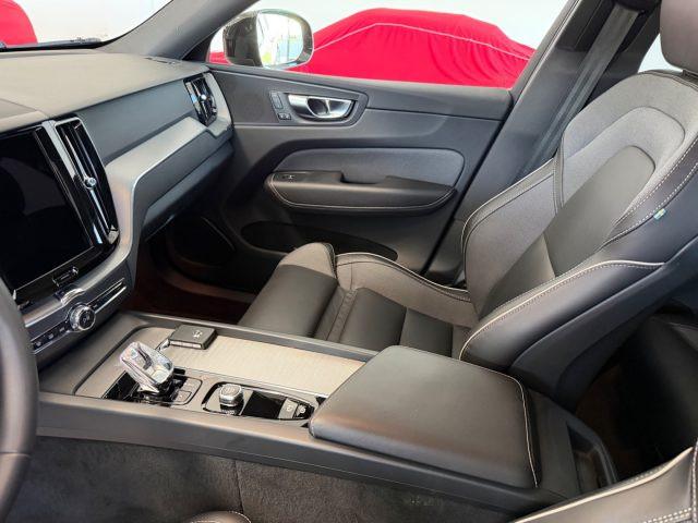 VOLVO XC60 B4 (d) AWD automatico Plus Dark