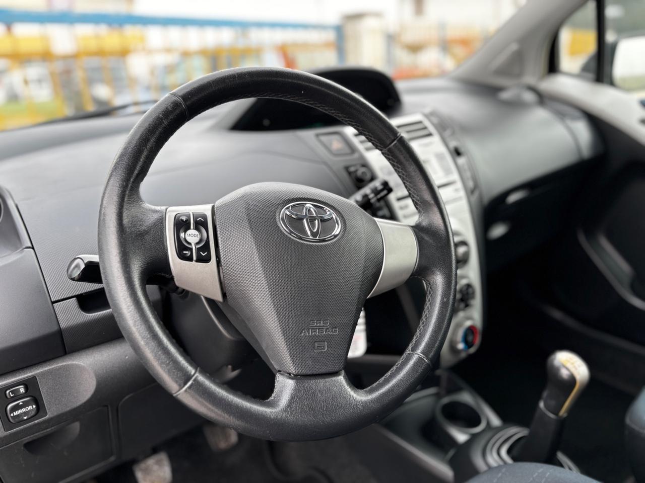 Toyota Yaris 1.0 3 porte Sol