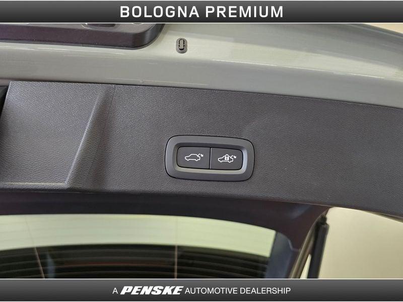 Volvo XC40 B3 automatico Plus Dark