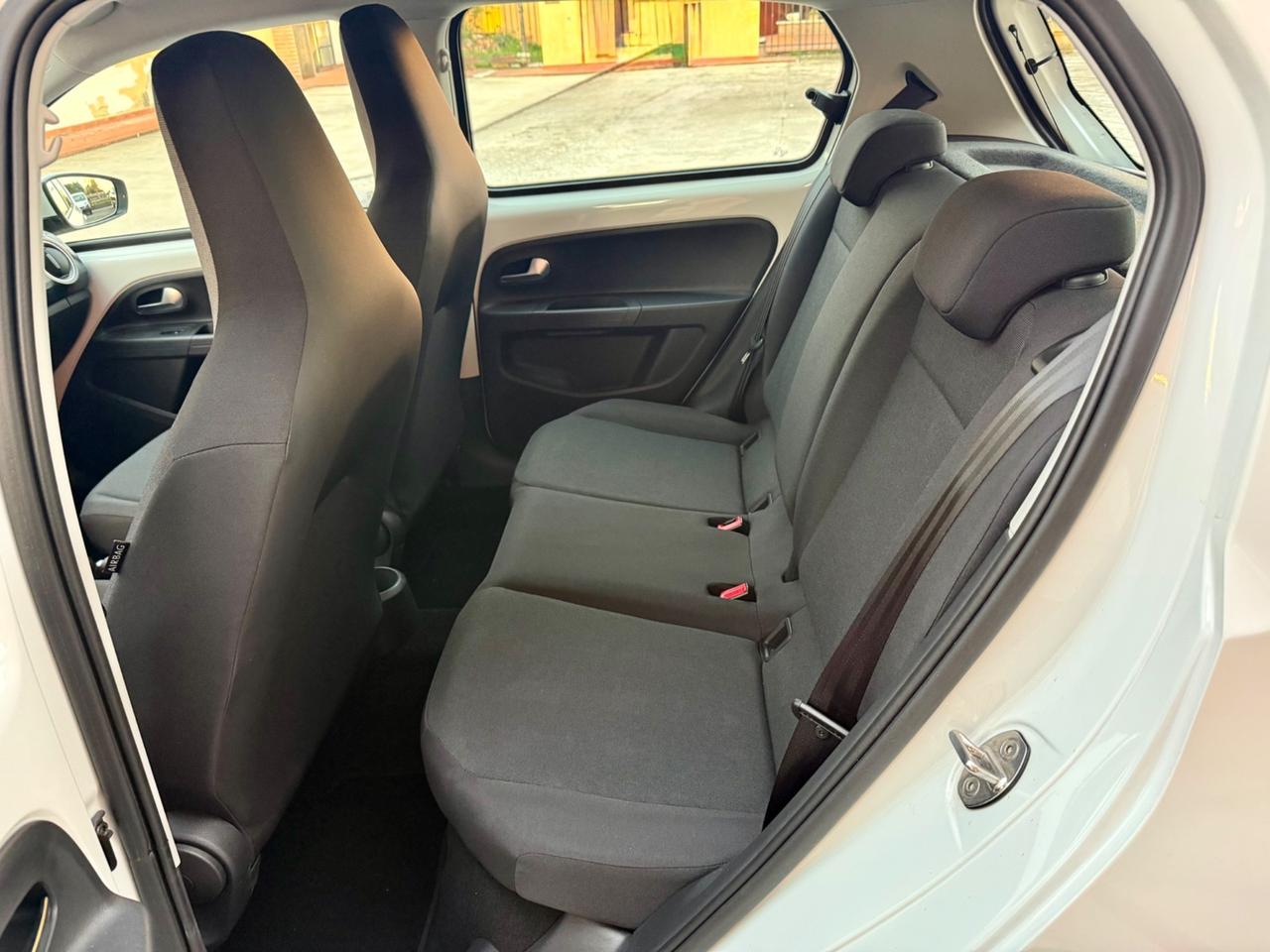 Volkswagen up! 1.0 5p. EVO sport 2000 KM