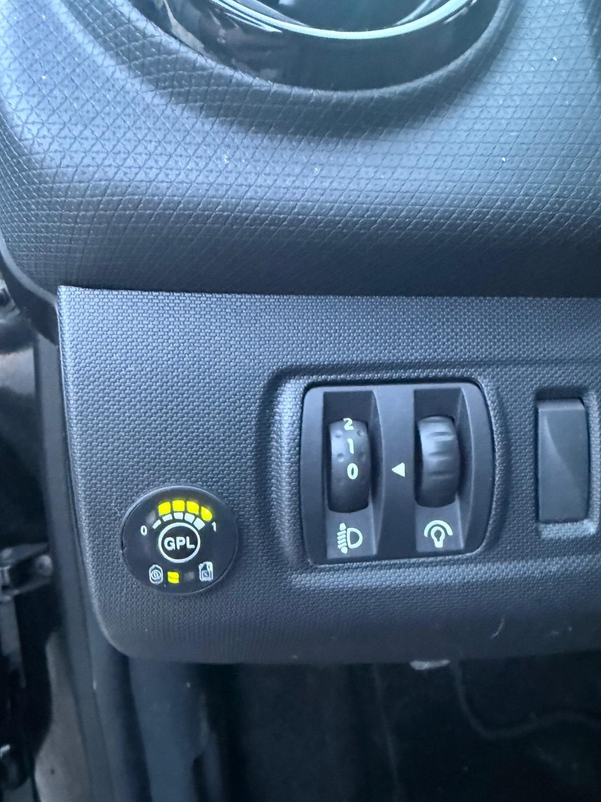 Renault Clio 1.2 Benzina GPL Neopatentati UNIPRO