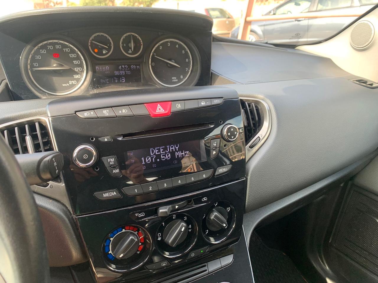 Lancia Ypsilon 1.2 69 CV 5 porte Gold