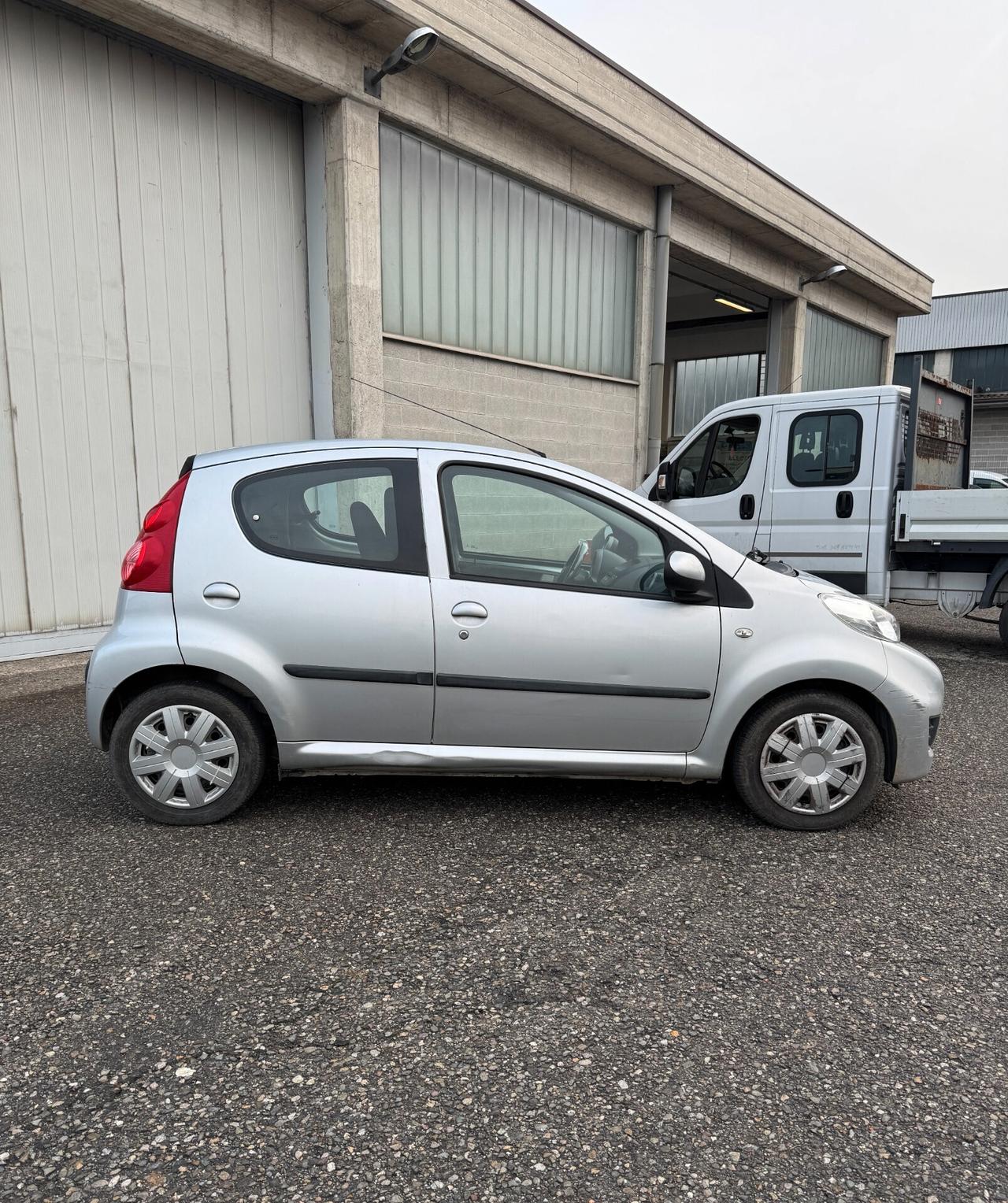 Peugeot 107 1.0 50kW 5P Benz Allure