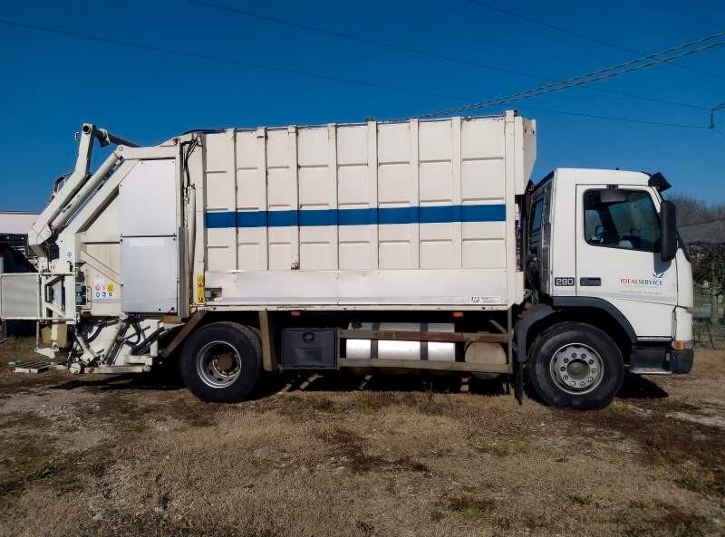 VOLVO FM7 290 R 4X2 COMPATTATORE CON CARICO POSTERIORE