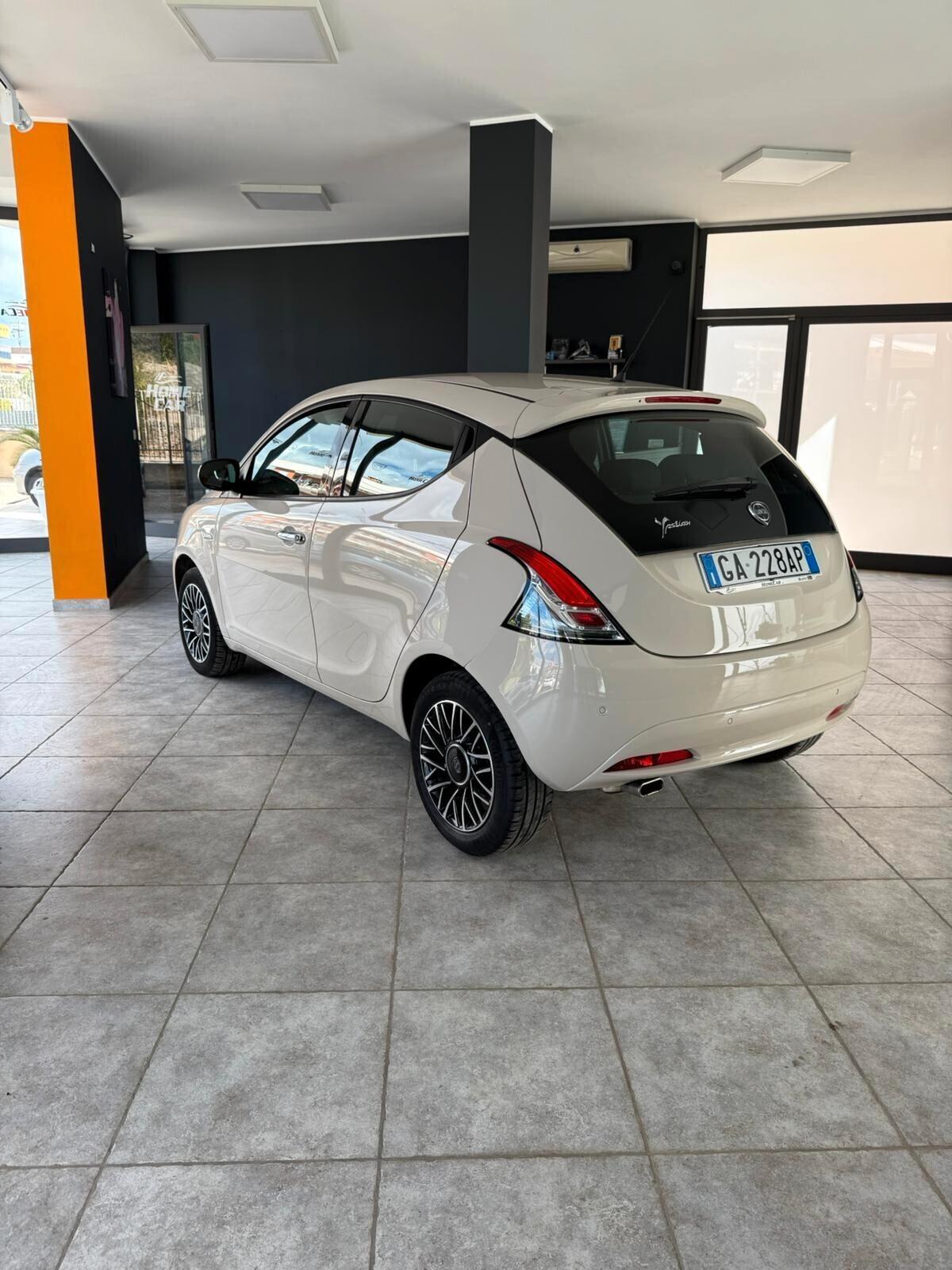 Lancia Ypsilon 1.2 69 CV 5 porte S&S Platinum NUOVA