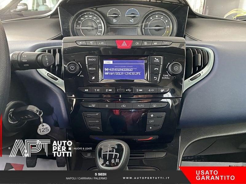 Lancia Ypsilon Ypsilon 1.0 firefly hybrid Silver Plus s&s 70cv