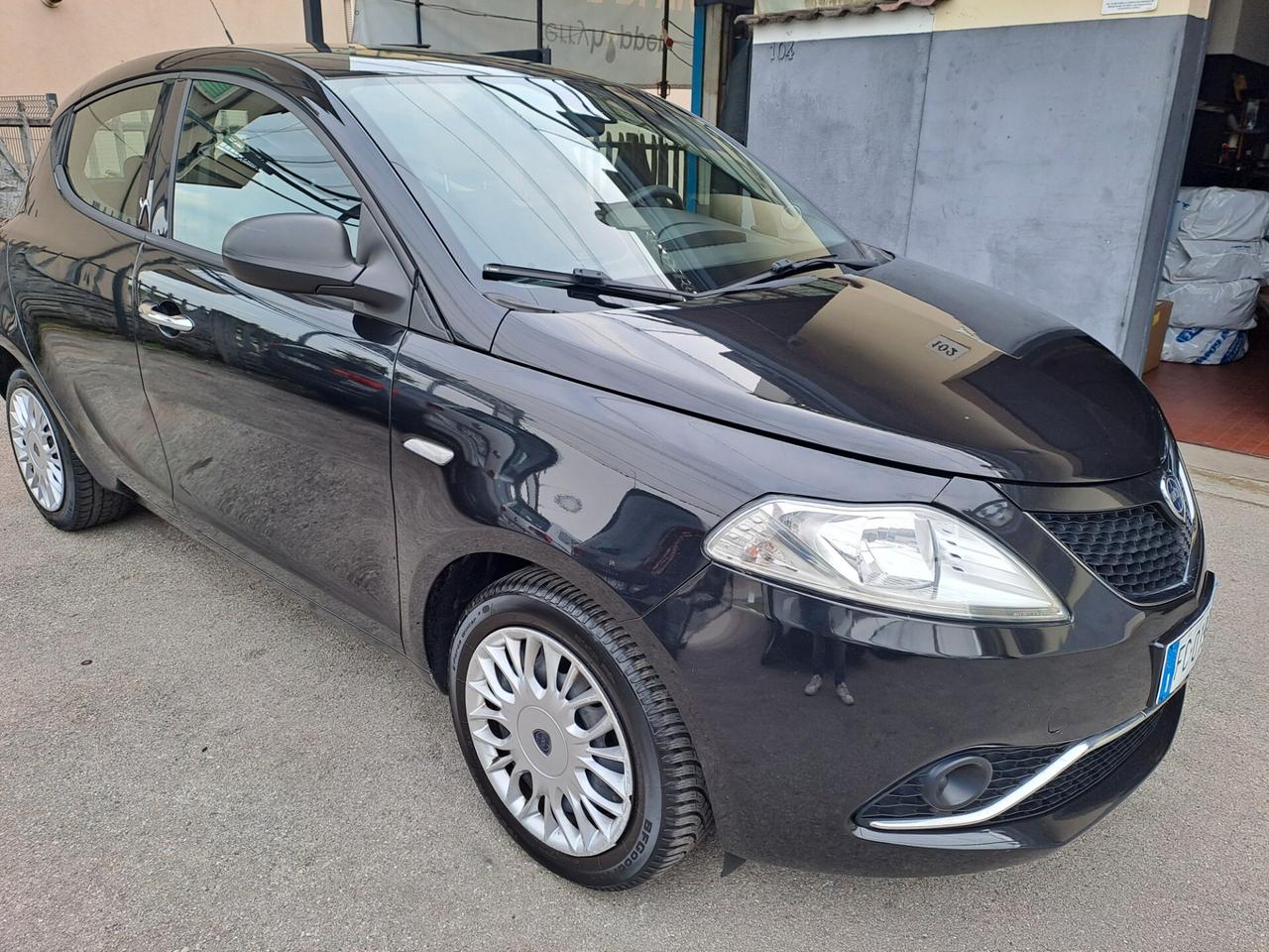 Lancia Ypsilon 1.2 69CV - OK NEOPATENTATI