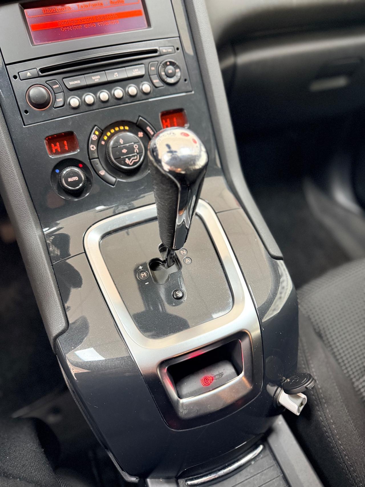 Peugeot 5008 1.6 HDi 112CV cambio robotizzato Féline 05/2011 Euro 5 Neopatentati