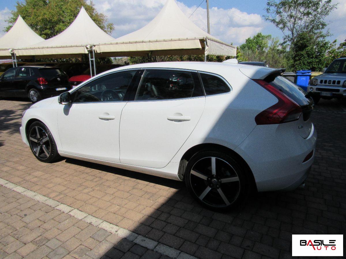 VOLVO - V40 - D3 R-design Kinetic