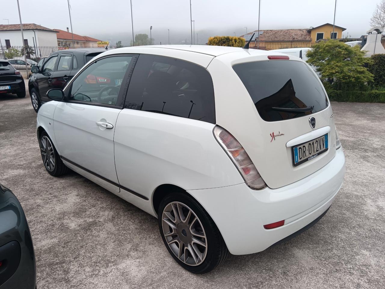 Lancia Ypsilon 1.3 MJT 105 CV Sport MomoDesign