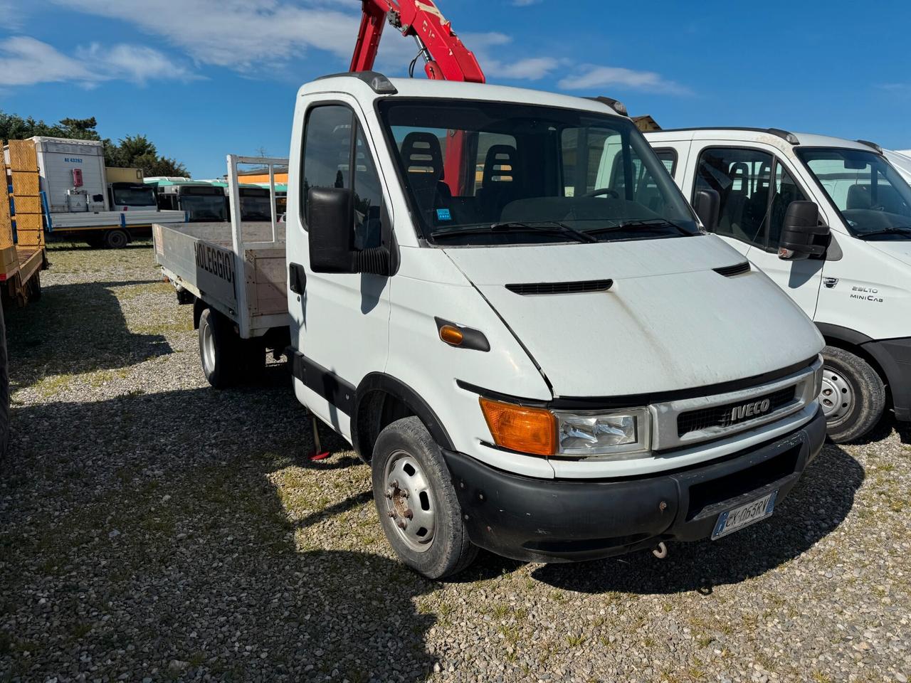 Iveco Daily 35s12 2.3 Cassonato con GRU Fassi