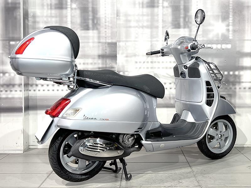 Piaggio Vespa GTS 250