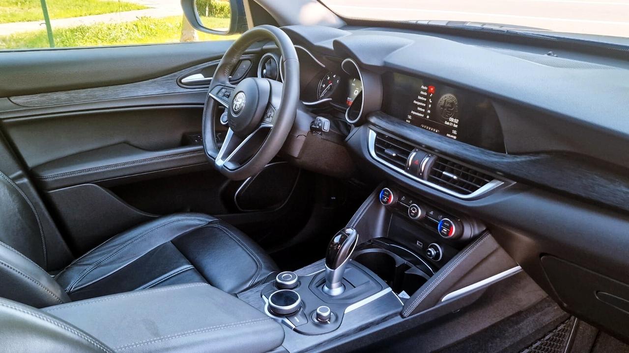 Alfa Romeo Stelvio 2.2 Turbodiesel 180 CV AT8 Q4 Business