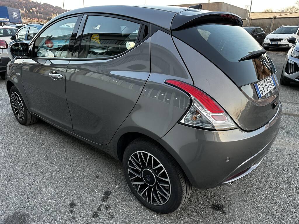 Lancia Ypsilon 1.0 FireFly Hybrid Platino