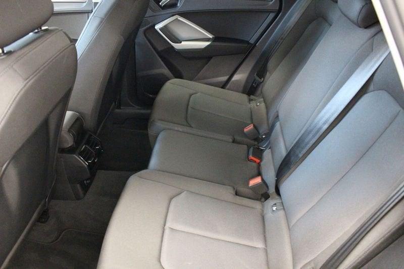 Audi Q3 35 TDI S tronic Business