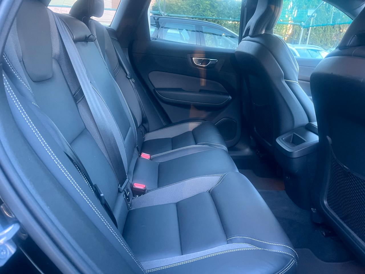 Volvo XC60 B4 automatico Plus Dark N1