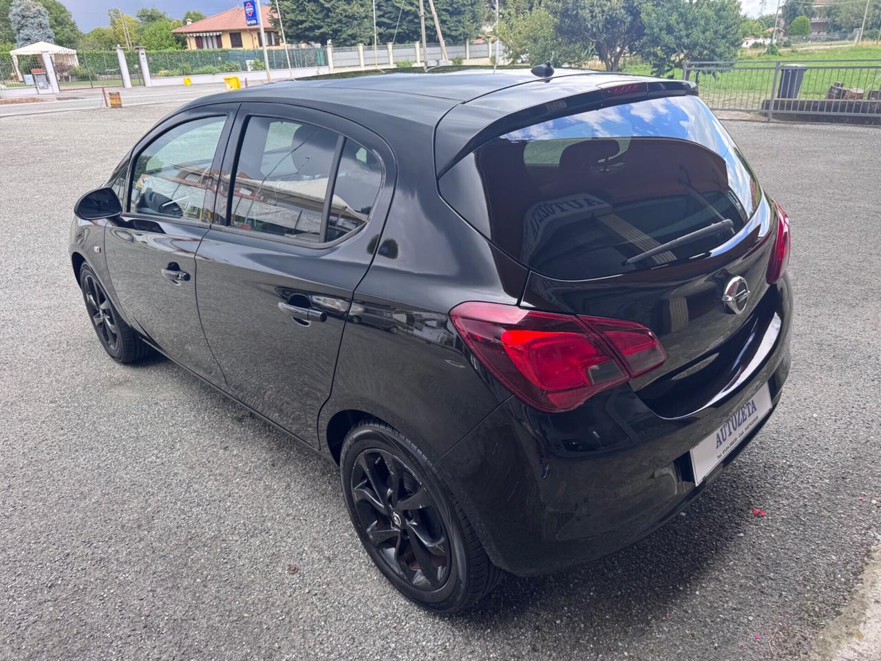 Opel Corsa 1.2 5 porte Black Edition
