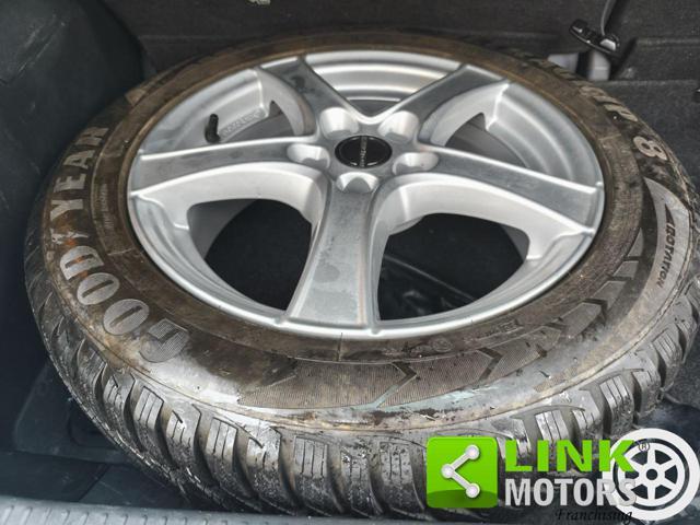 TOYOTA Urban Cruiser 1.4 D-4D AWD Luxury