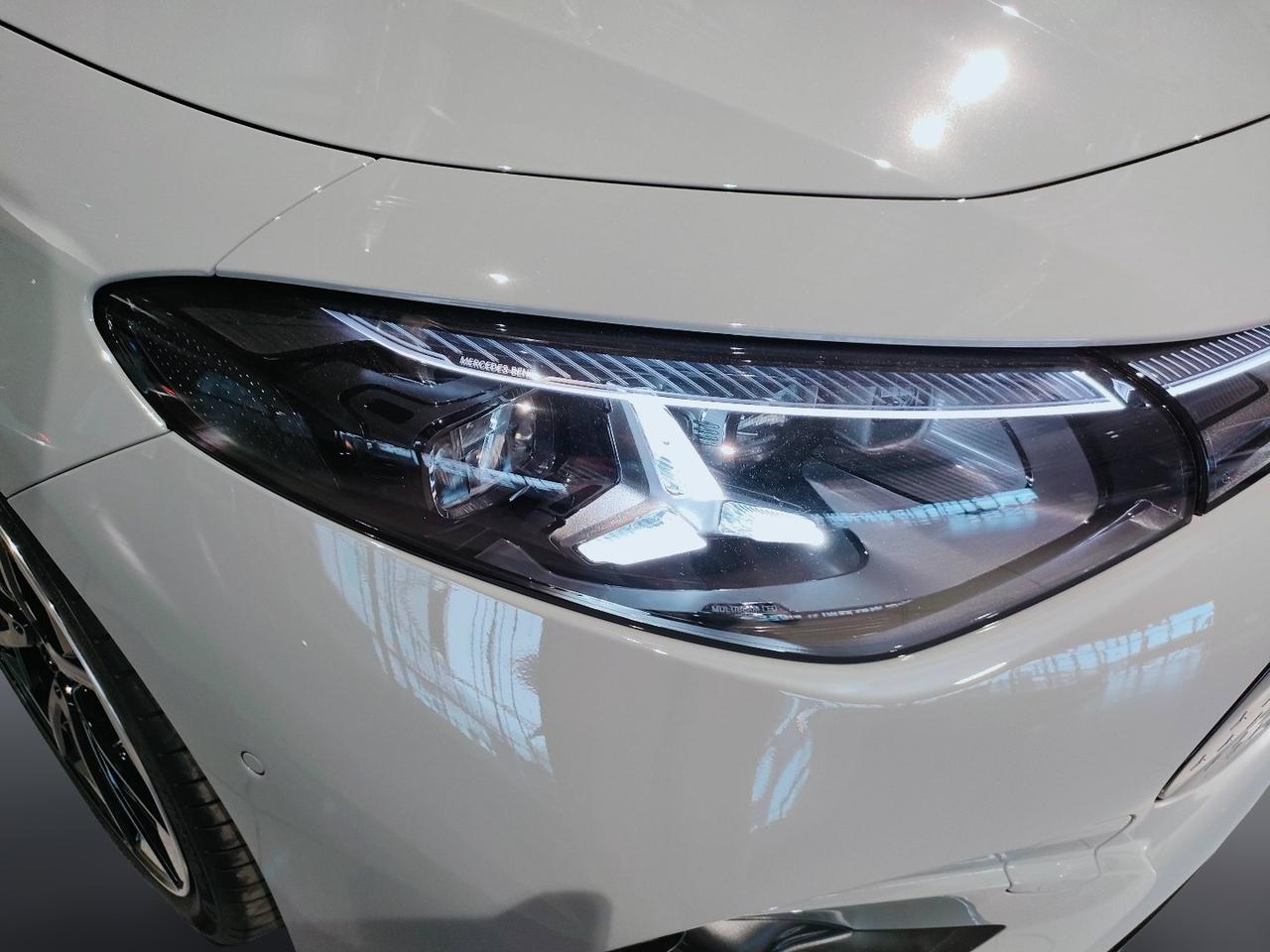 Mercedes-Benz CLA 250+ con tecnologia EQ