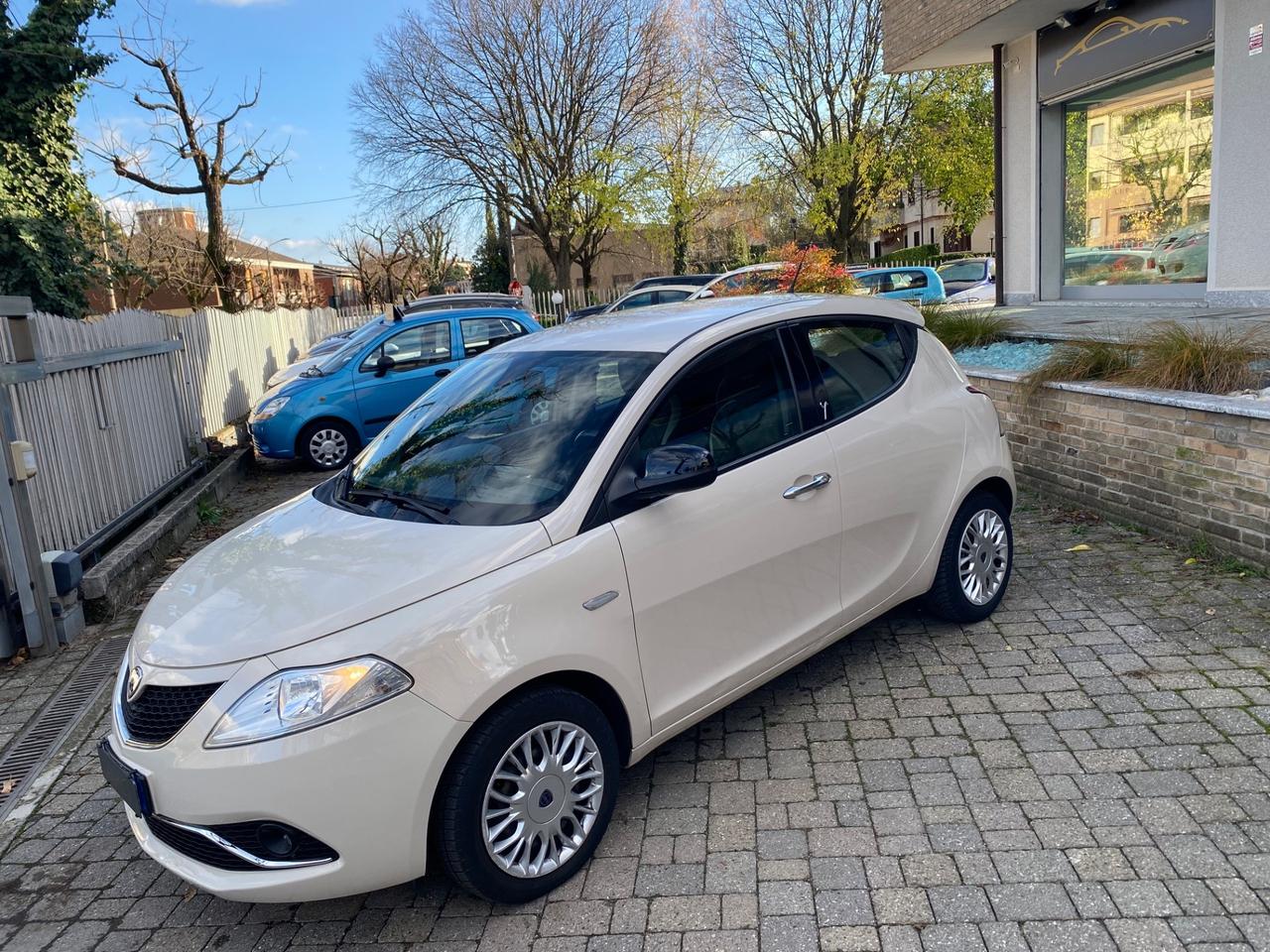Lancia Ypsilon 1.2 69 CV 5 porte