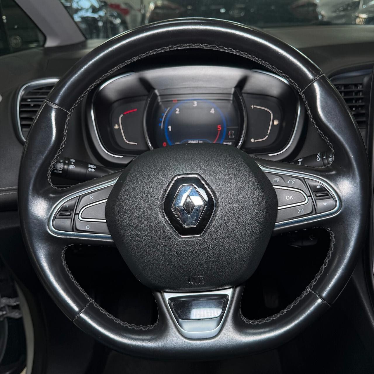 Renault Grand Scenic - 7 Posti - INITIALE PARIS