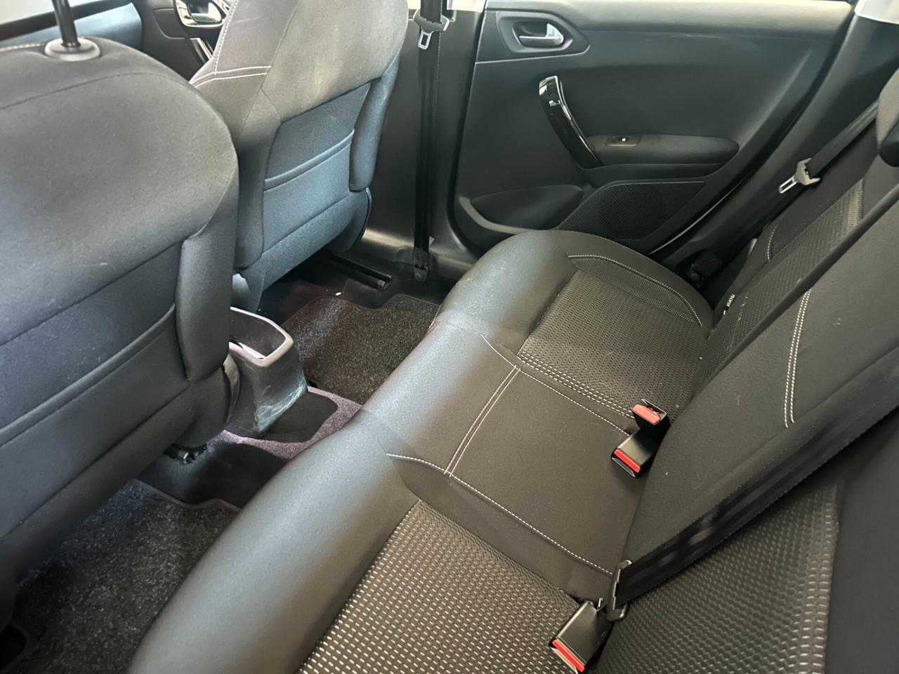 Peugeot 208 5 porte cambio automatico