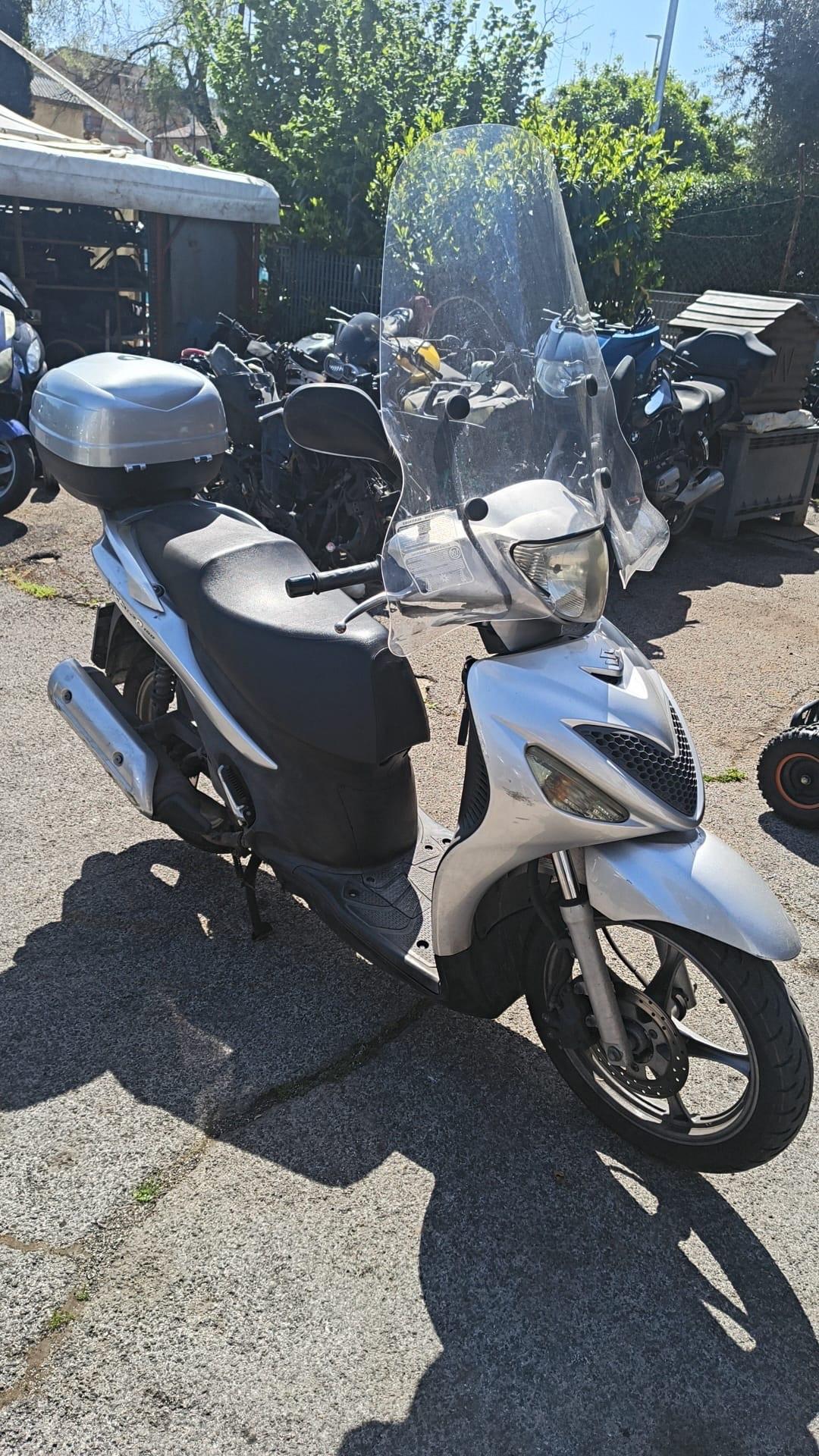 Suzuki SIXteen 150
