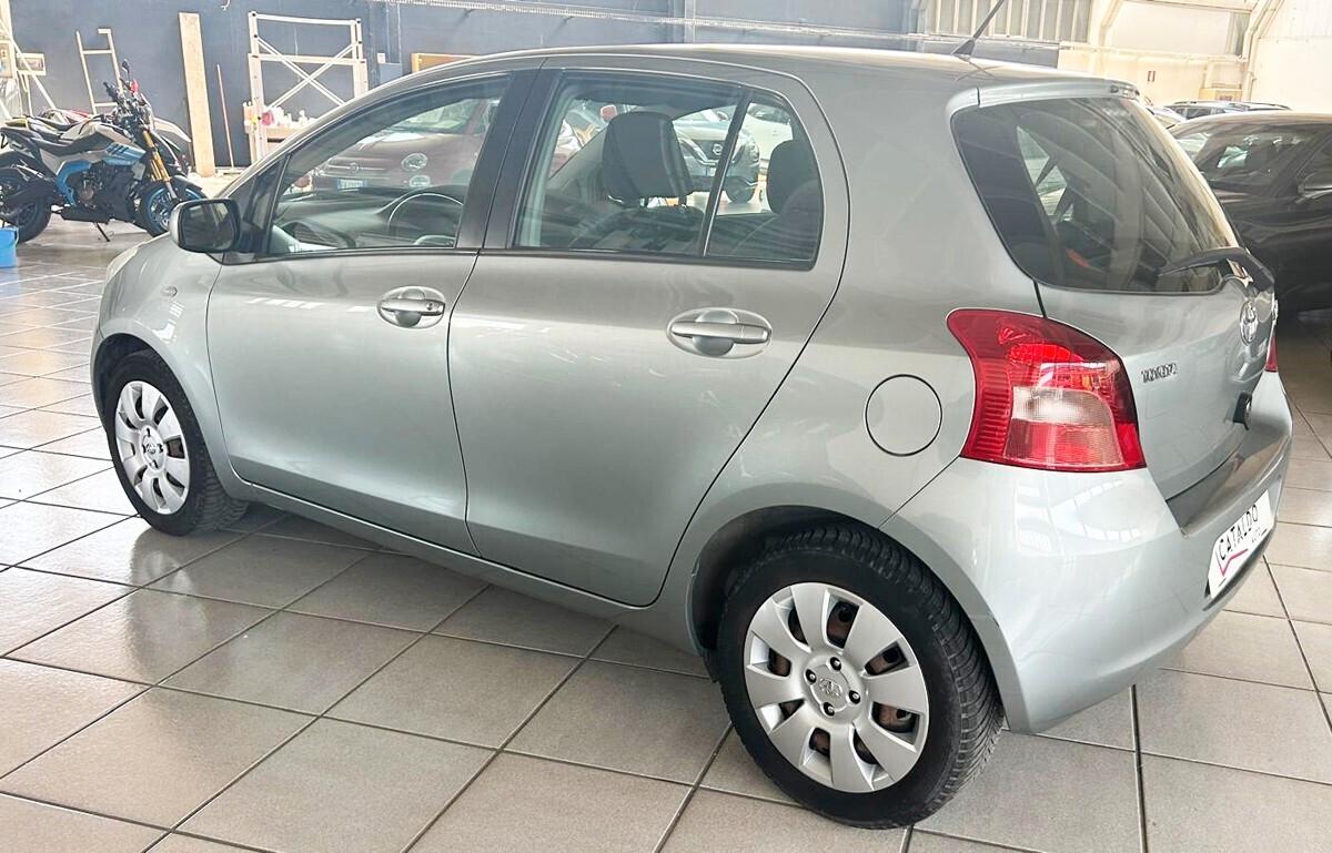 Toyota Yaris 1.3 5 porte Luna