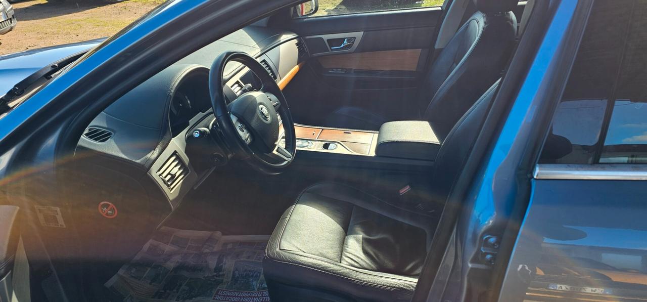 Jaguar XF 2.7D V6 Premium Luxury