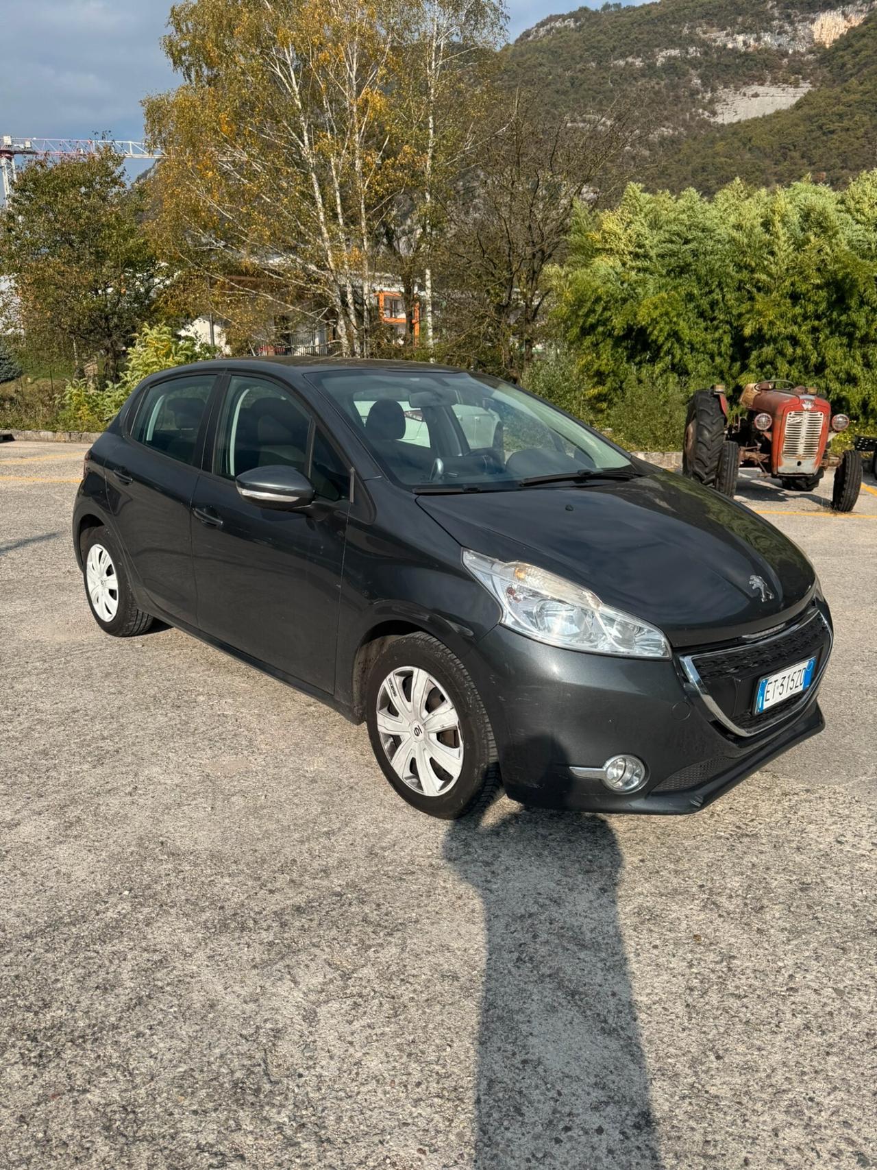 Peugeot 208 1.4 HDi 68 CV 5 porte NEOPATENTATI
