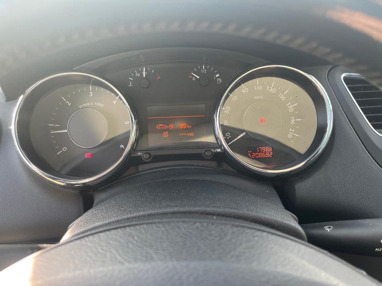 Peugeot 5008 1.6 HDi 110CV Féline