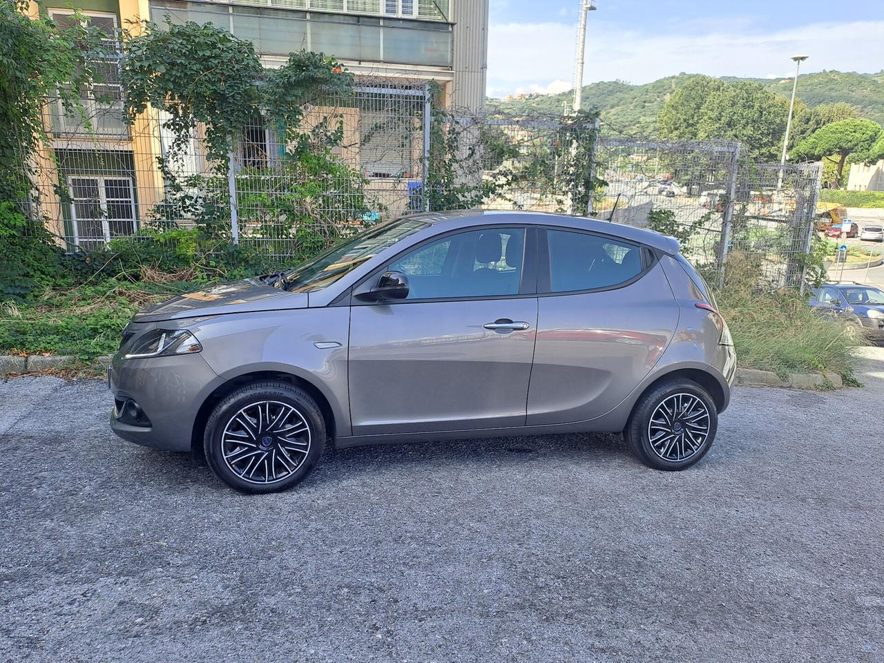 Lancia Ypsilon 1.0 FireFly 5 porte S&S Hybrid Ecochic Gold