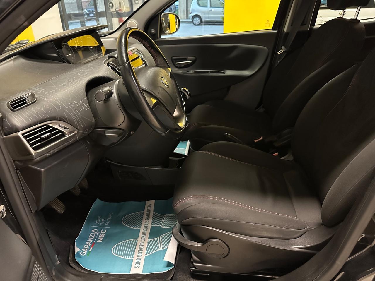 Lancia Ypsilon 1.2 69 CV 5 porte Gold