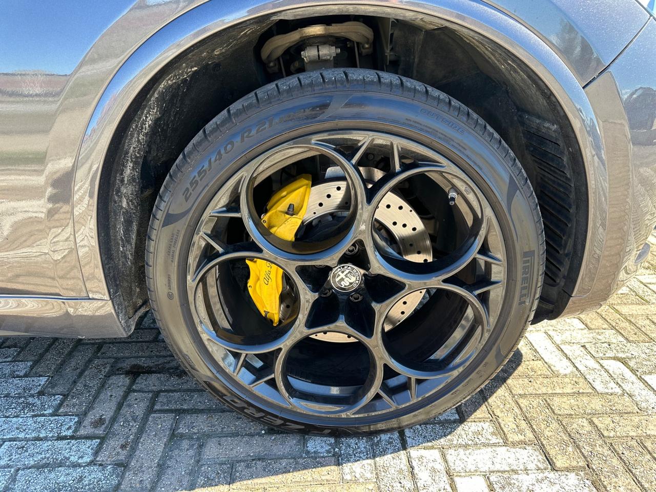 Alfa Romeo Stelvio 2.9 Bi-Turbo V6 510 CV AT8 QUADRIFOGLIO VERDE TETTO + AKRAPOVIC