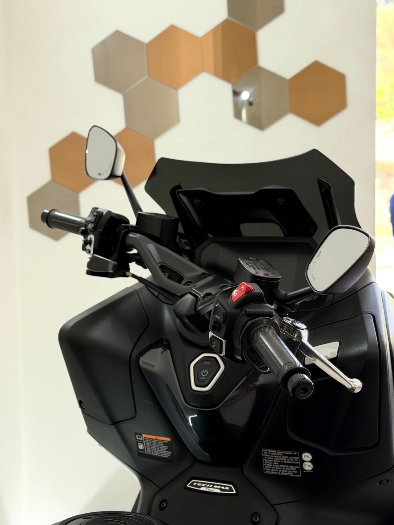 Yamaha T Max 560 tech