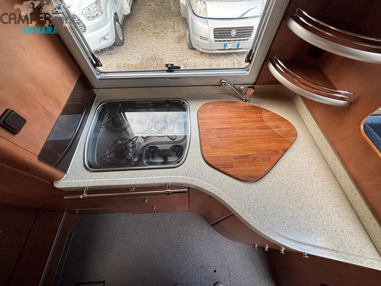 Carthago CHIC I 47 - MOTORHOME LETTO MATRIMONIALE E GARAGE