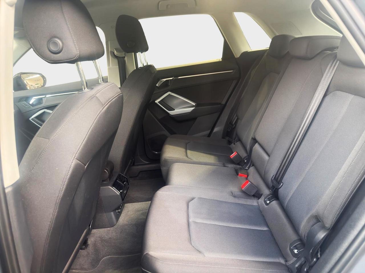 Audi Q3 35 TDI S tronic Business