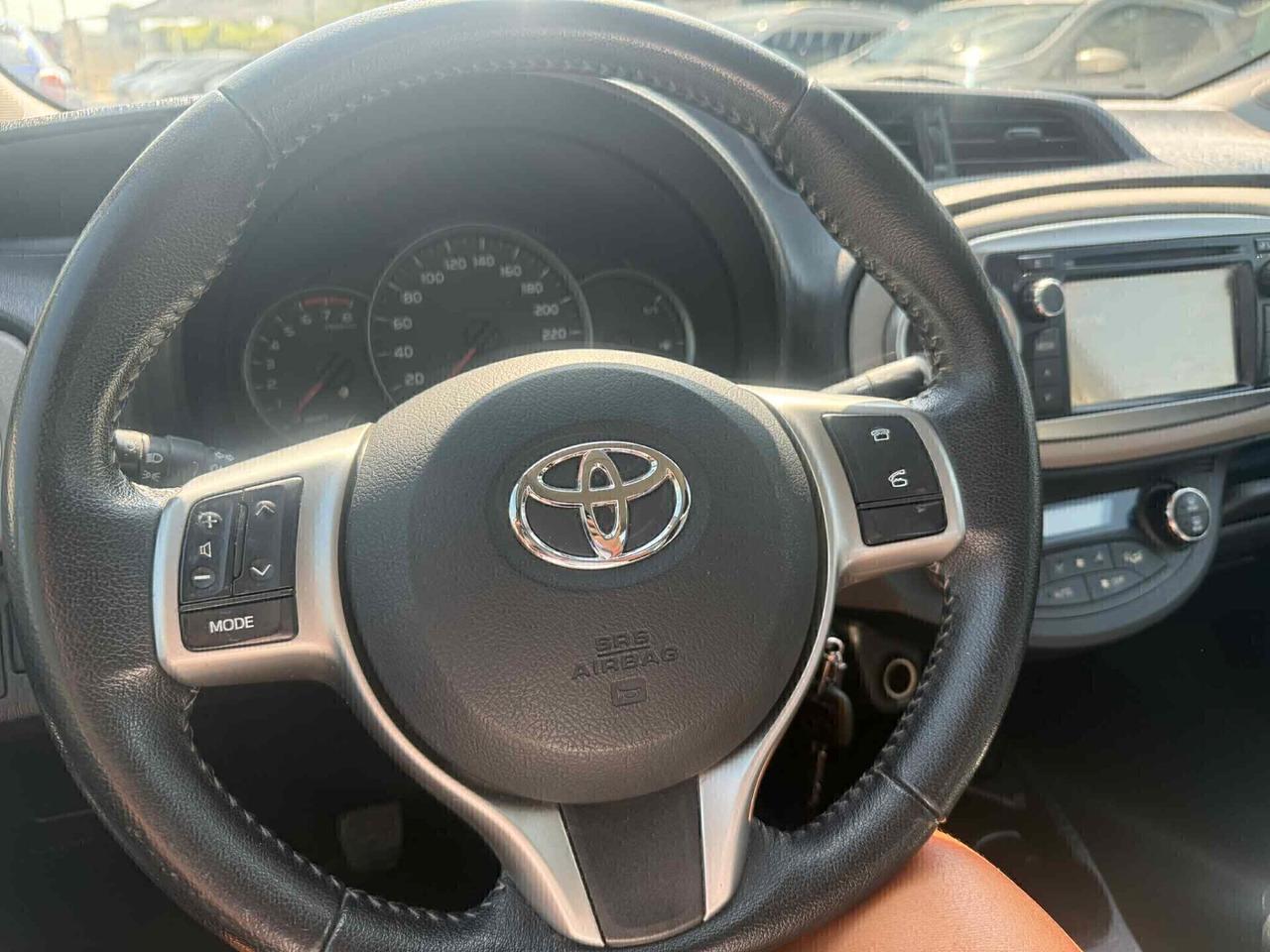 Toyota Yaris 1.0 BENZINA ''navig, retr,'' 2012 neop ok